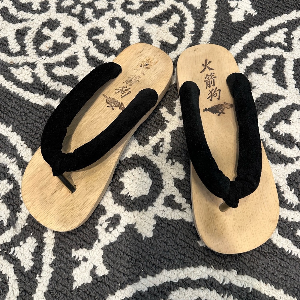 Rocket Dog Japanese style wooden thong flip flops size 7 leather upper EUC